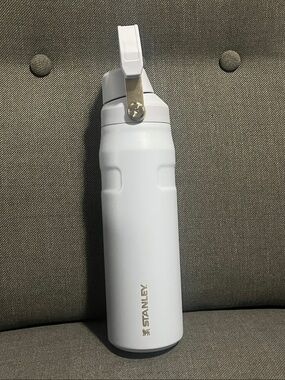 Stanley Aerolight 24oz Matte White Insulated Bottle with Flip Handle